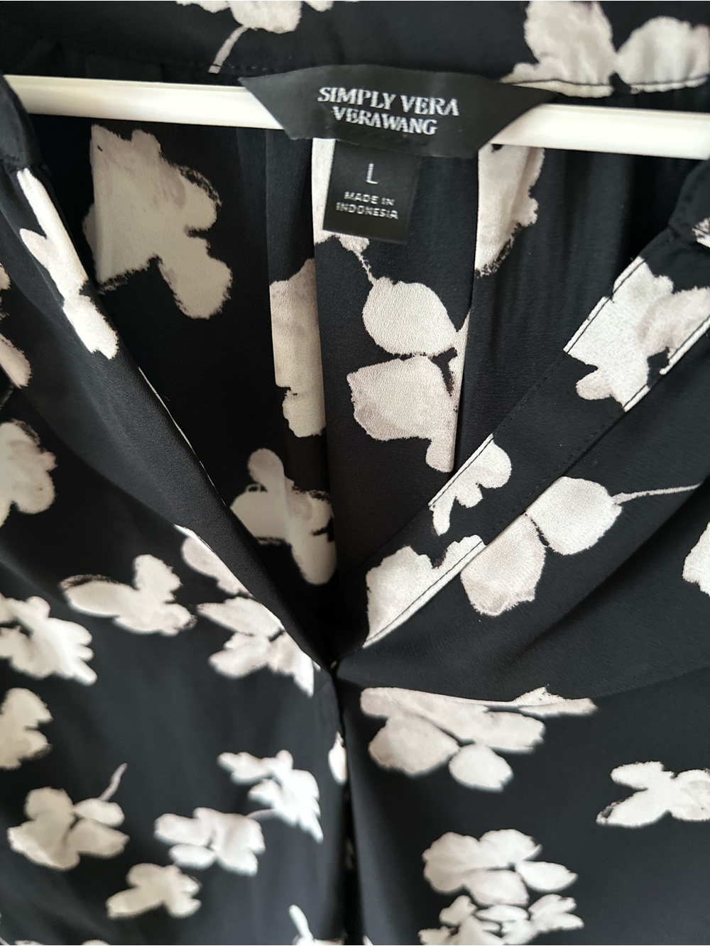 Simply Vera Vera Wang Black and White Floral Wrap Top - Picture 3 of 7